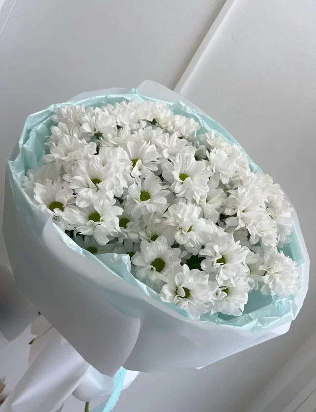 Букет из белых хризантем-ромашек