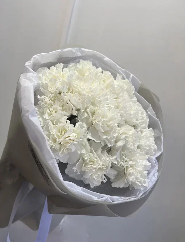 Букет из белых диантусов